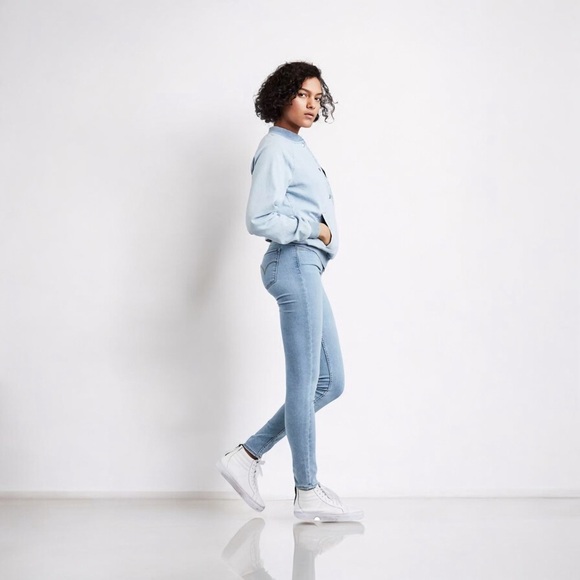 Levi’s 710 Super Skinny Mid Rise Jeans in Light Wash Size 25 - Picture 2 of 11